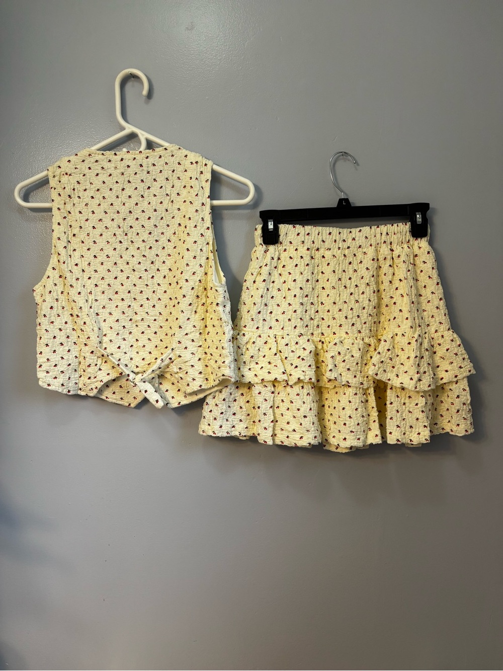 Cloud Ten 2-Piece Cherry Print Vest and Tiered Skirt Set - Cream - Size M. NWT - Picture 6 of 13